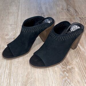 NWT Vince Camuto Merlyna Black Suede Peep Toe Heel 7.5 M